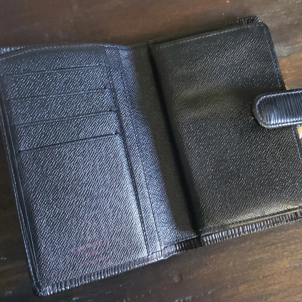 EUC LV EPI KISSLOCK WALLET